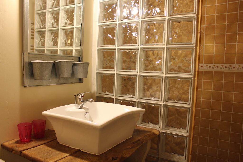 Bed and Breakfast La Bicyclette Fleurie Villemoirieu Pokoj fotografie